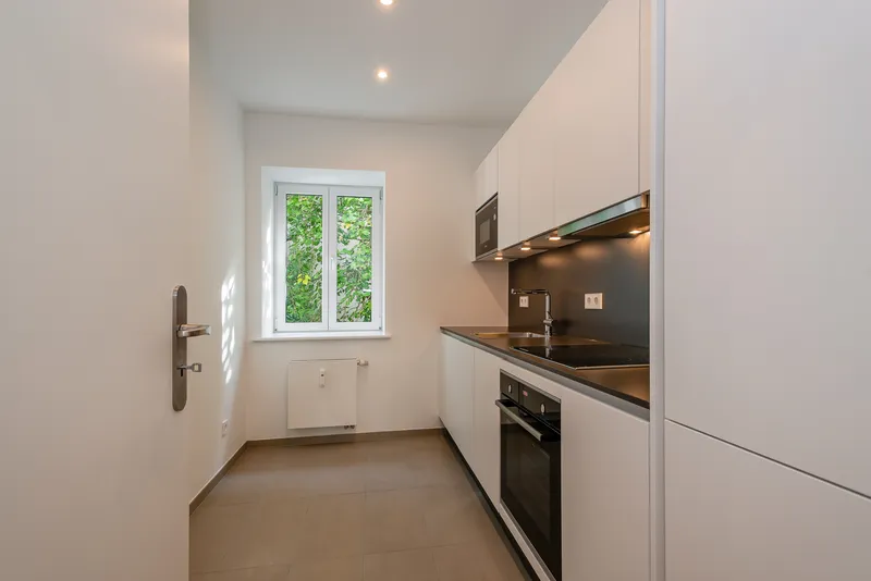 Zweizimmerwohnung mit Einbauküche und Balkon — photo 1